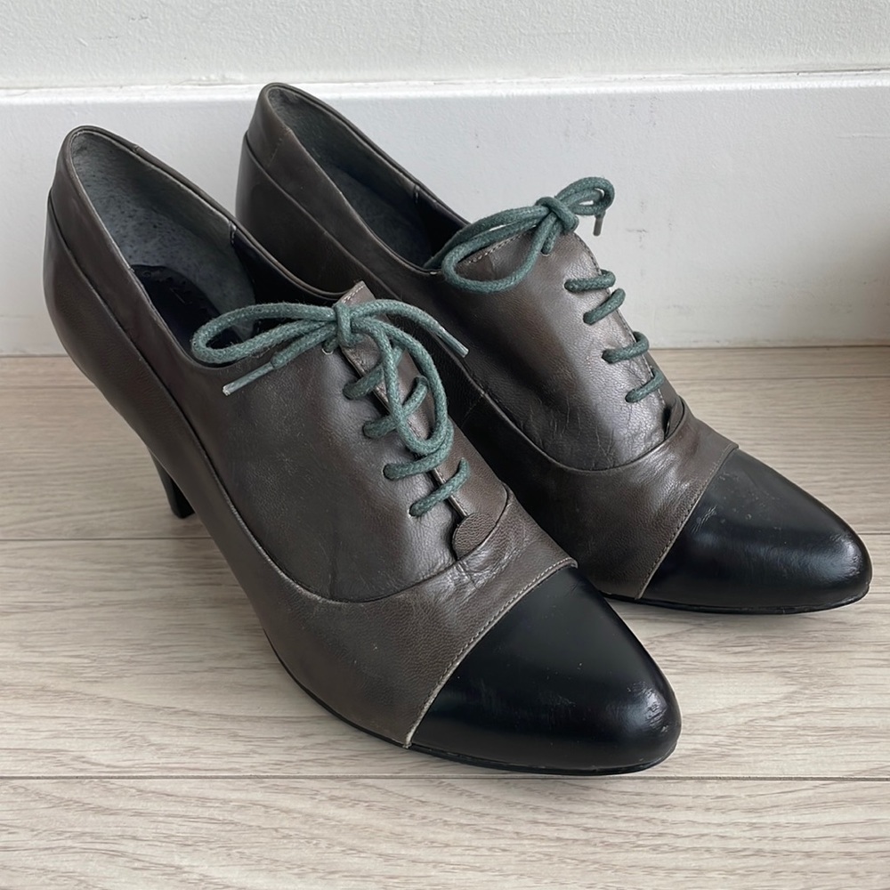 The perfect fall shoe- leather Oxford heels